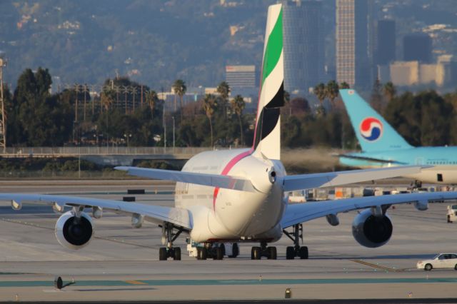 Airbus A380-800 (A6-EEO)