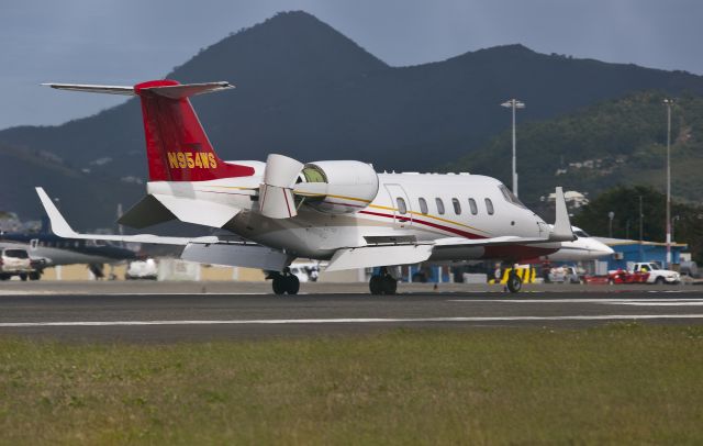 Learjet 60 (N954WS)