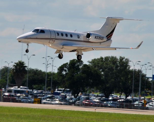 Embraer Phenom 300 (N335QS)