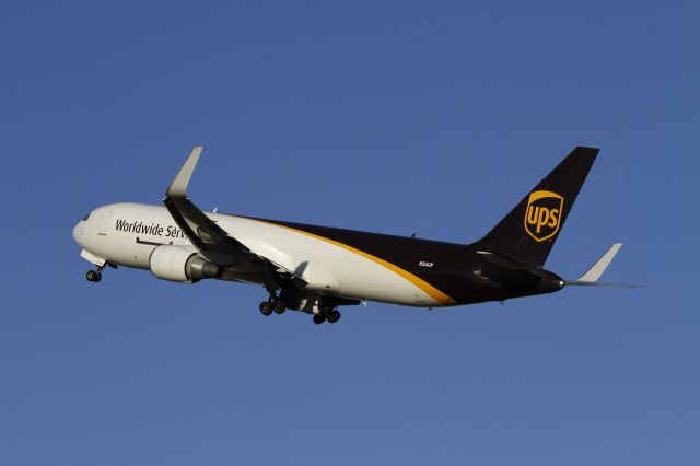 BOEING 767-200 —