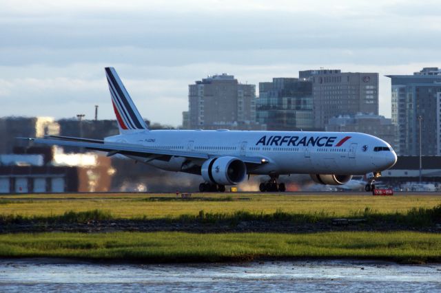 BOEING 777-300ER (F-GZNG)