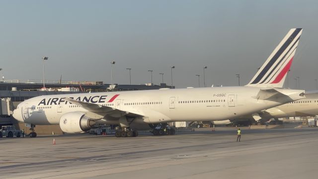 BOEING 777-300ER (F-GSQC) - Heading to Charles de Gaulle on April 21, 2023.