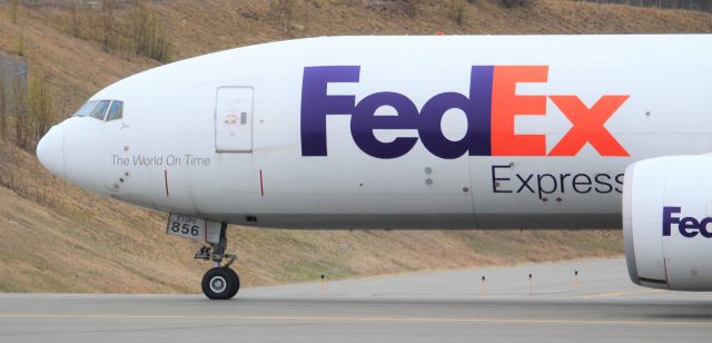 BOEING 777-200LR (N856FD)