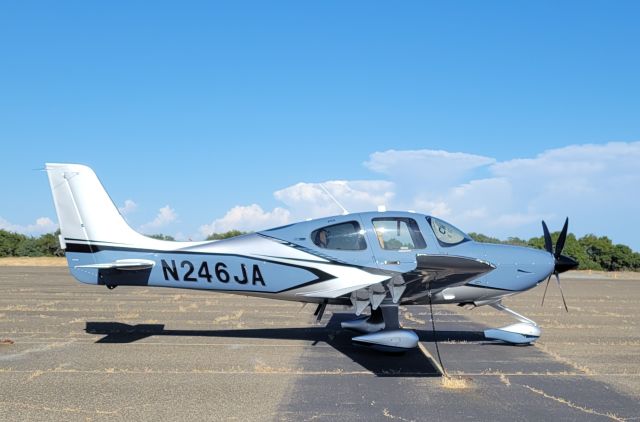 Cirrus SR22 Turbo (N246JA)