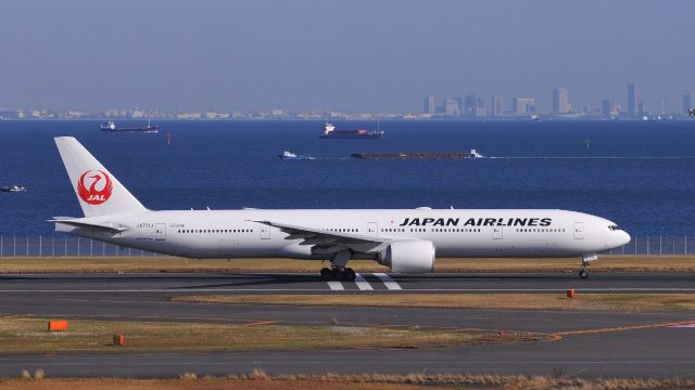 BOEING 777-300ER (JA731J)