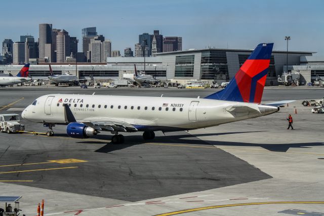 Embraer 170/175 (N265SY)