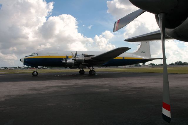 Douglas DC-6 (N70BF)