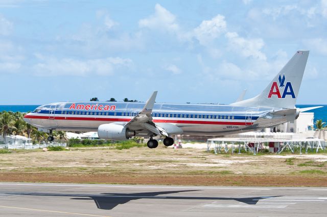 Boeing 737-800 (N864AN)