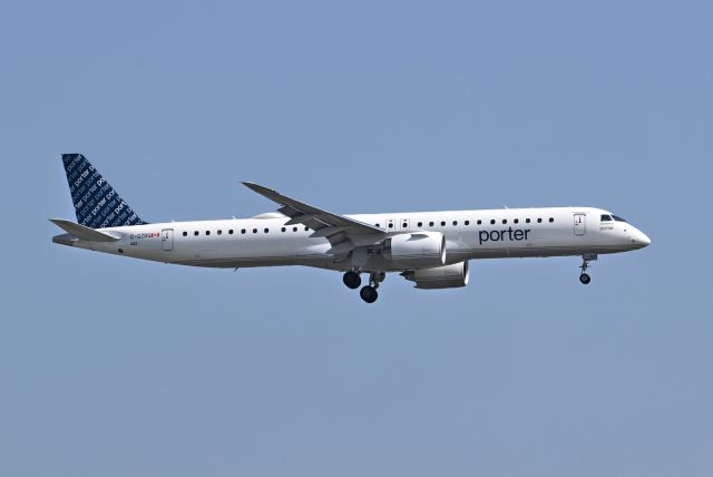 EMBRAER ERJ-190-400 (C-GZQG)