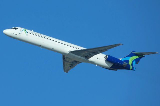 McDonnell Douglas MD-83 (N805WA)