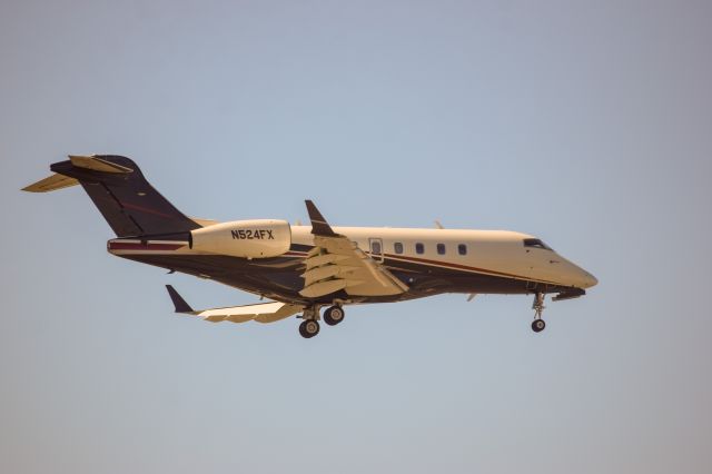 Bombardier Challenger 300 (N524FX) - A Bombardier Challenger 300 comes in for a landing at Lindbergh Field