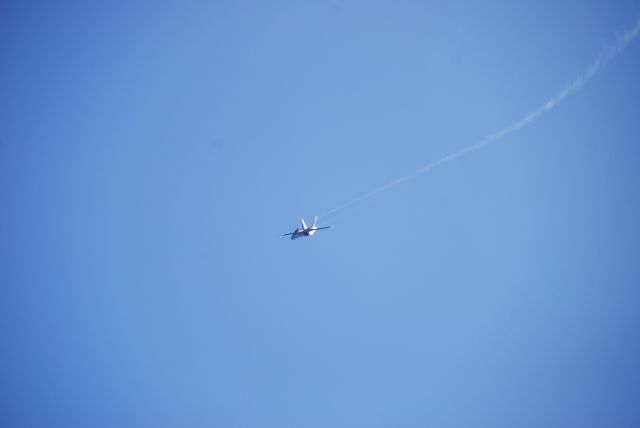 McDonnell Douglas FA-18 Hornet (16-6467) - Coming out of the loop.