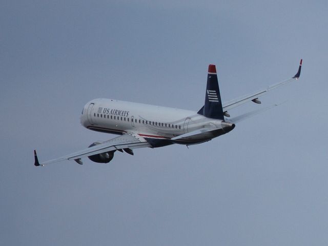 Embraer ERJ-190 (N959UW) - Banking to the west after departing runway 36C - 9/19/09