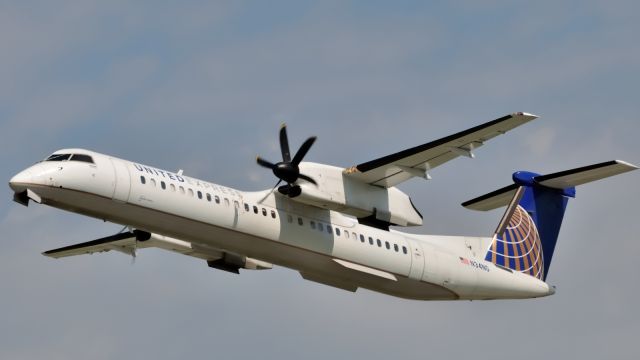 de Havilland Dash 8-400 (N341NG)