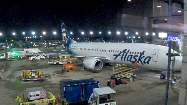 Boeing 737-800 (N562AS) - Alaska Airlines ASA/AS269 to Portland KPDX/PDX, our aircraft for the next 3 hours.br /br /Reg: N562ASbr /MSN: 35093br /Type: Boeing 737-890--B738--73Hbr /Photo date: 10-13-21br /Upload date: 9-26-24