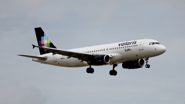 Airbus A320 (N515VL)
