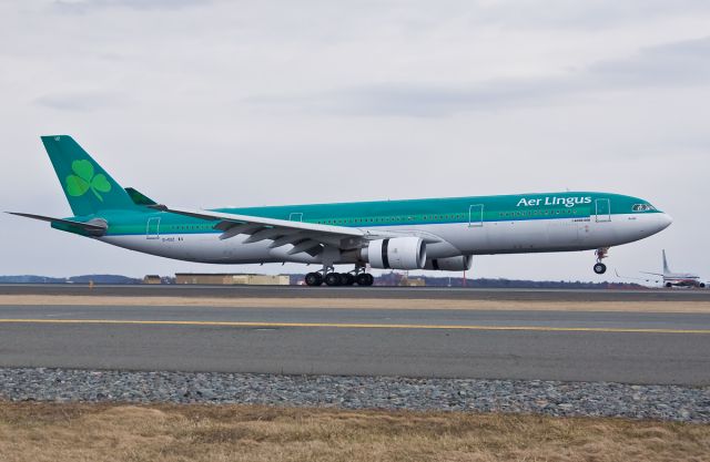 Airbus A330-300 (EI-DUZ) - RWY27 landing -thrust reversers