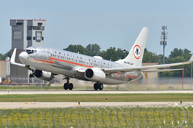 Boeing 737-800 (N905NN) - Retrojet, rotating off of 23-R 07-16-24
