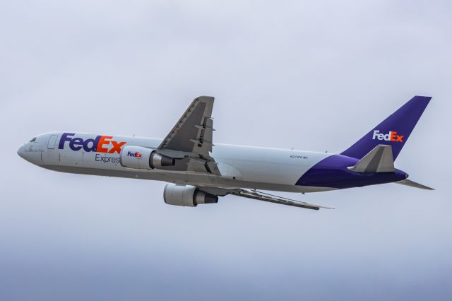 BOEING 767-300 (N271FE) - A FedEx 767-300 taking off from PHX on 2/14/23. Taken with a Canon R7 and Canon EF 100-400 II L lens.