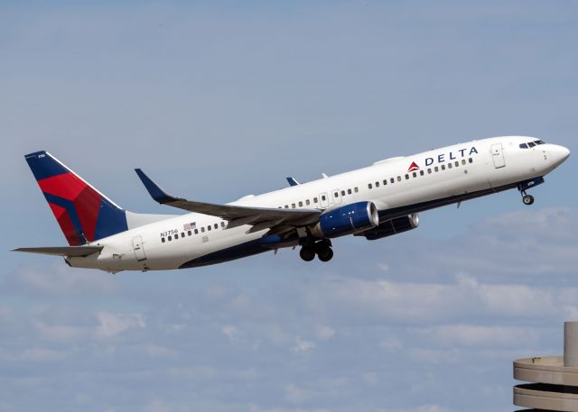 Boeing 737-800 (N3756)