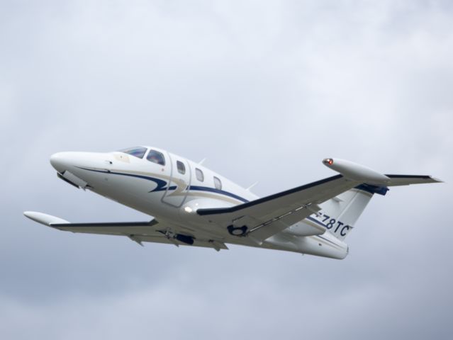 Eclipse 500 (N778TC) - Take off runway 26.