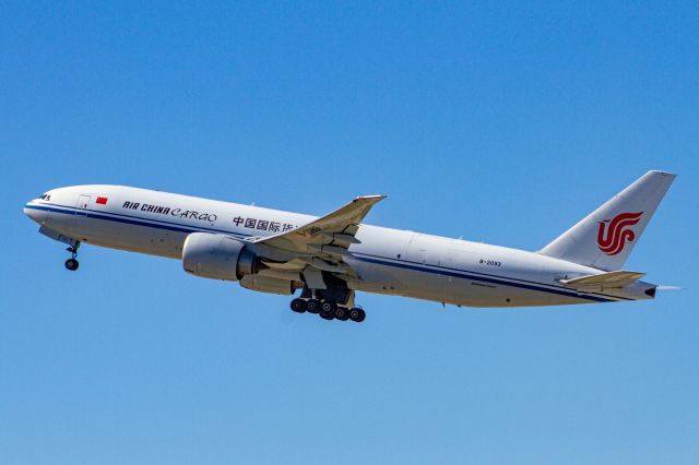 Boeing 777-200 (B-2093)