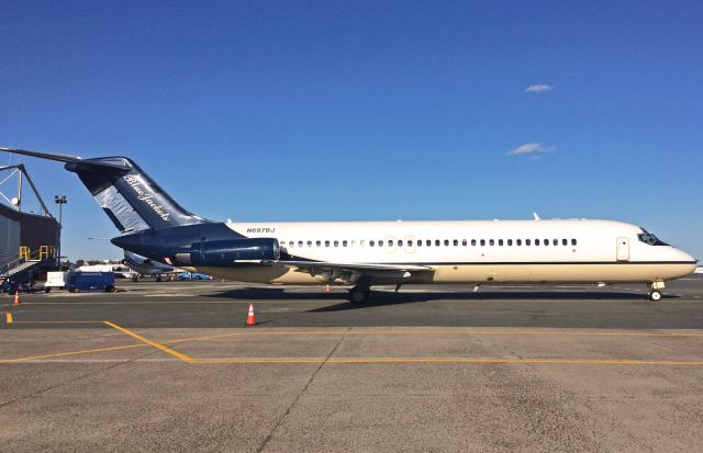 McDonnell Douglas DC-9-30 (N697BJ) - Blue Jacket Air NHL 