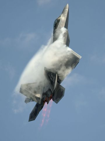 Lockheed F-22 Raptor —