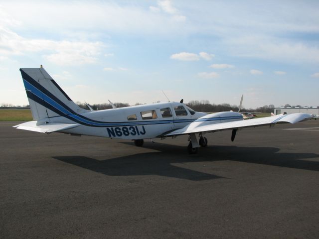 Piper Seneca (N6831J) - at Queen City