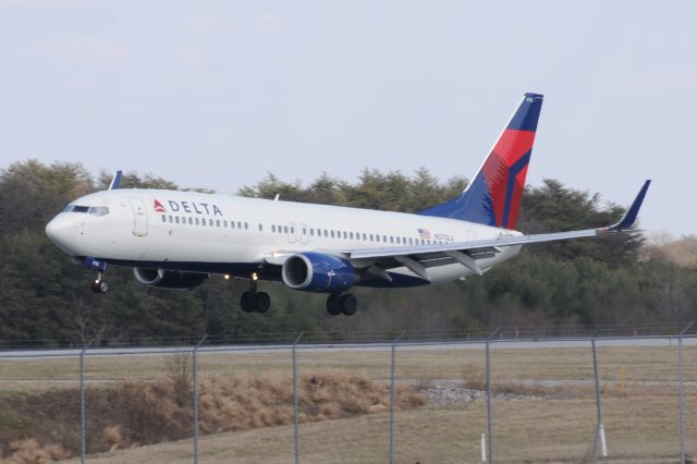 Boeing 737-800 (N3732J)