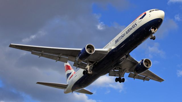 BOEING 767-300 (G-BZHA) - Landing South runway.