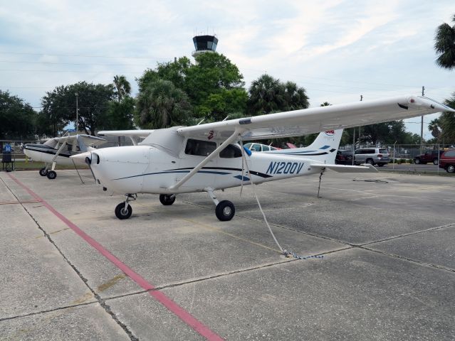 Cessna Skyhawk (N1200V)