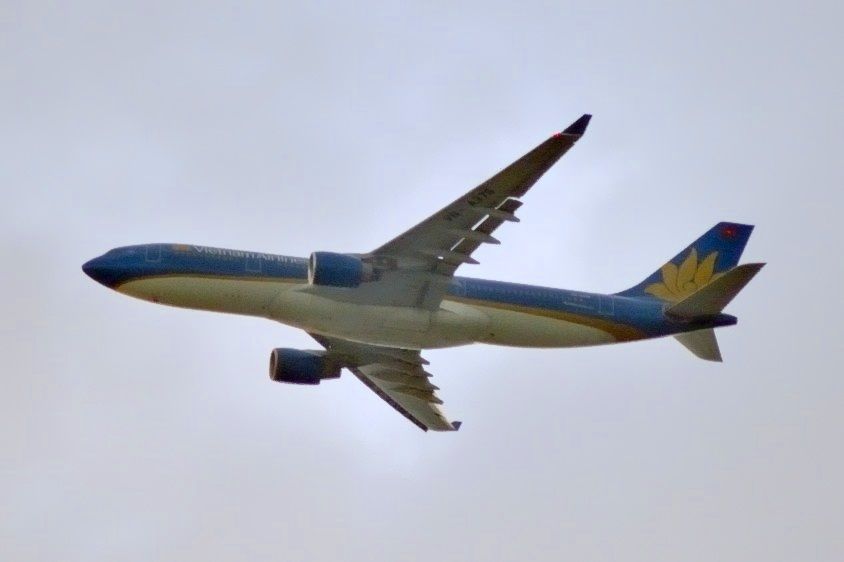 Airbus A330-200 (VN-A376) - Arriving at Dusk