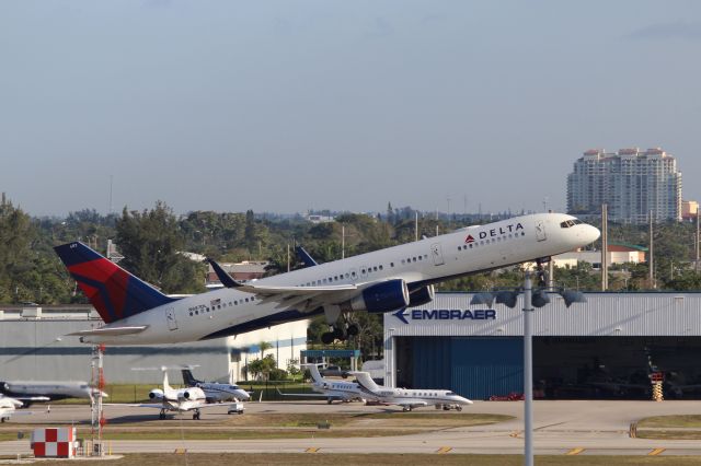 Boeing 757-200 (N687DL) - Delta Airlines (DL) N687DL B757-232 [cn27586]br /Fort Lauderdale (FLL). Delta Airlines flight DL1573 just taken off from Runway 09L departs for Seattle Tacoma (SEA).br /Taken from Terminal 1 car park roof level br /2018 04 07br /a rel=nofollow href=http://alphayankee.smugmug.com/Airlines-and-Airliners-Portfolio/Airlines/AmericasAirlines/Delta-Airlines-DL/https://alphayankee.smugmug.com/Airlines-and-Airliners-Portfolio/Airlines/AmericasAirlines/Delta-Airlines-DL//a