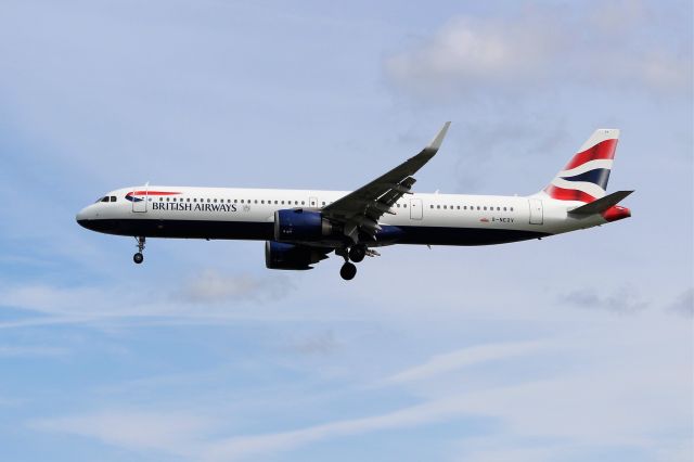 Airbus A321 (G-NEOV)