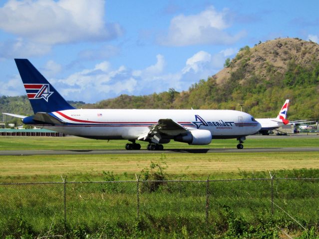 BOEING 767-300 (N741AX)