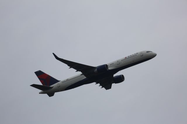 Boeing 757-200 (N547US)