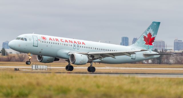 Airbus A320 (C-FTJO)