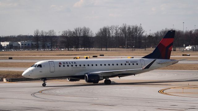 Embraer 175 (N288SY)