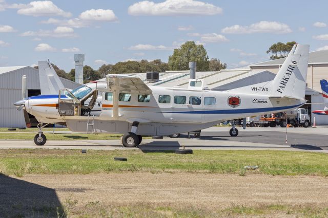 Cessna Caravan (VH-TWX) - Kimberley Air (VH-TWX) Cessna 208B Grand Caravan, operating for NSW NPWS as PARK AIR 6, at Wagga Wagga Airport
