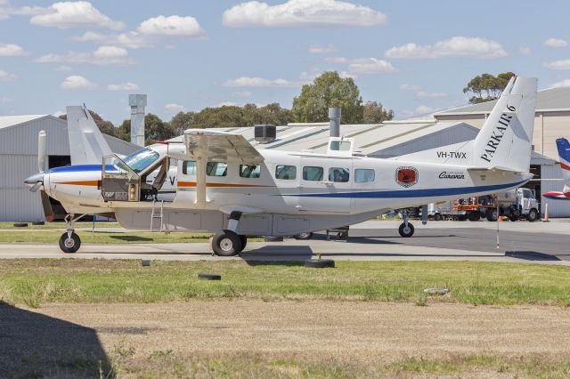 Cessna Caravan (VH-TWX) - Kimberley Air (VH-TWX) Cessna 208B Grand Caravan, operating for NSW NPWS as PARK AIR 6, at Wagga Wagga Airport