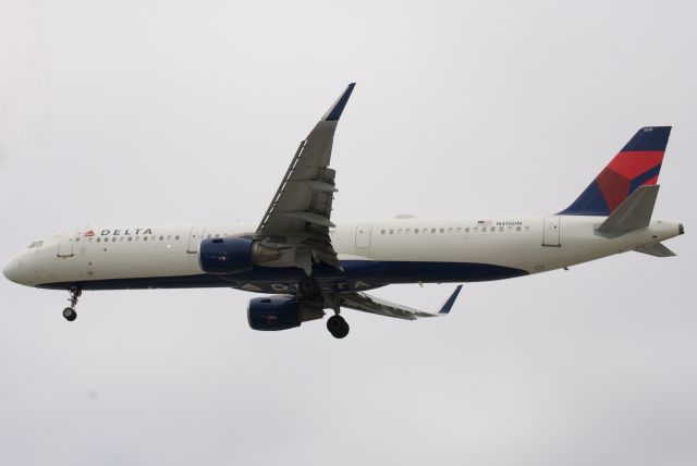 Airbus A321 (N315DN)