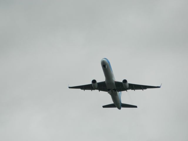 Boeing 757-200 (G-CPEV)