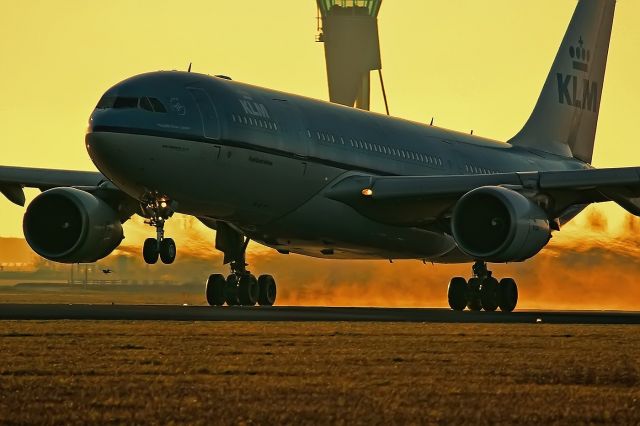 Airbus A330-300 (PH-AOL)