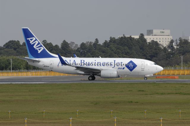 Boeing 737-700 (JA10AN) - Departure at NRT Airport Runway 16R on 2011/10/8 ANA Business Jet c/s