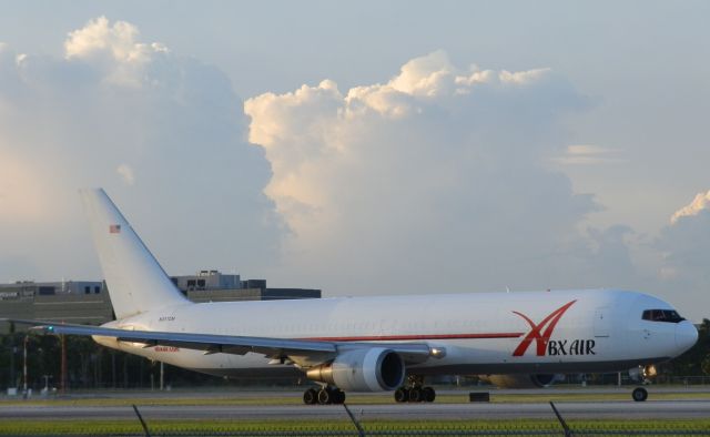 BOEING 767-300 (N317CM)