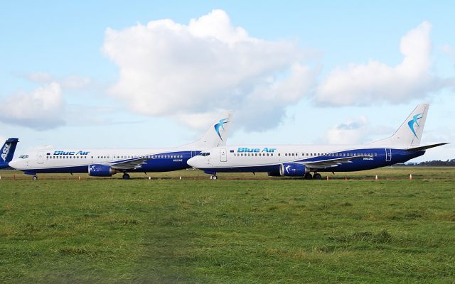 BOEING 737-400 — - blue air b737-4 n923nz n902nz at shannon 1/11/18.