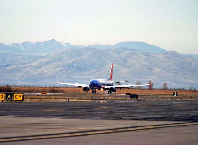 Boeing 737-800 (N814SY)