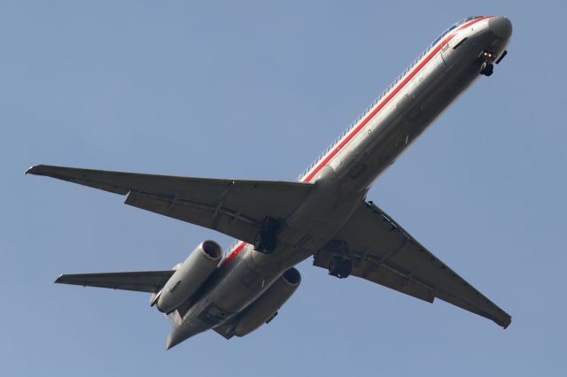 McDonnell Douglas MD-80 (N472AA)