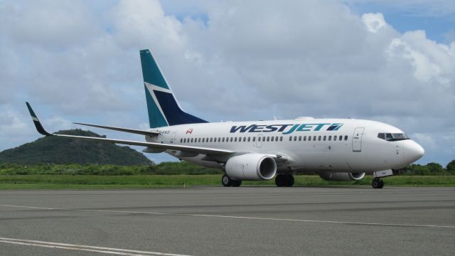 Boeing 737-700 (C-FWSI)